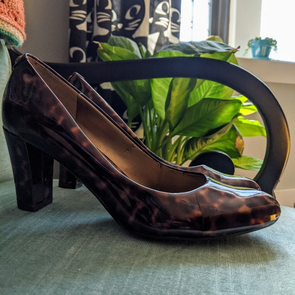 Anne Klein Tortoiseshell iFlex Pumps